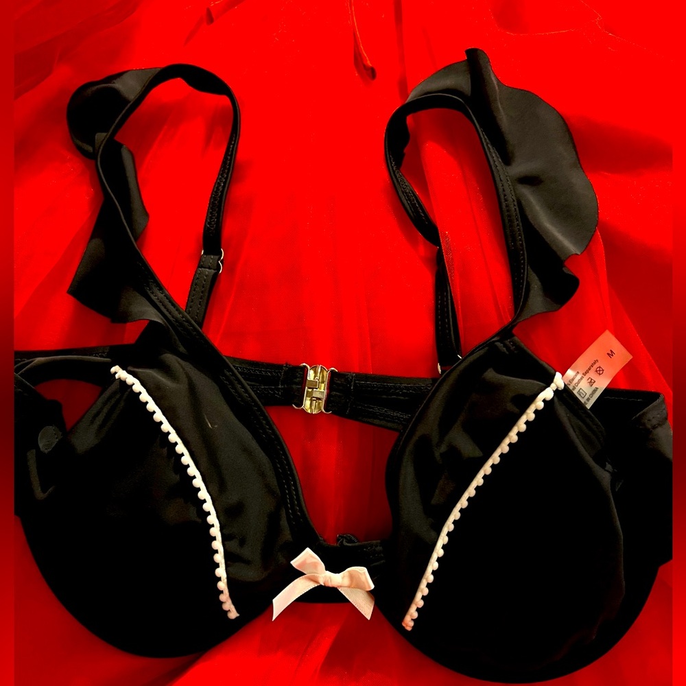 ❤️SALE❤️Black & White 💋 2 PC Beachwear Size Medium - Why wait for the beach?